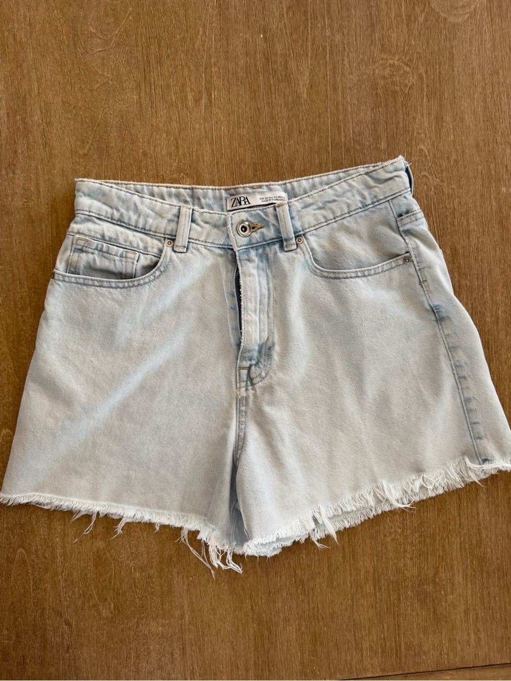 Zara Light Wash Raw Hem Denim Shorts Size 4